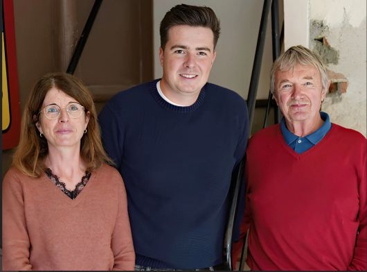 델핀 르부르정,  윌리엄, 스티븐 화이트헤드(왼쪽부터). 홈페이지