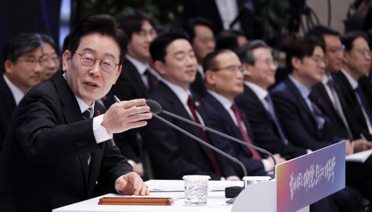 이재명 대통령이 21일 청와대 영빈관에서 열린 2026 신년기자회견에서 발언하고 있다. 청와대사진기자단