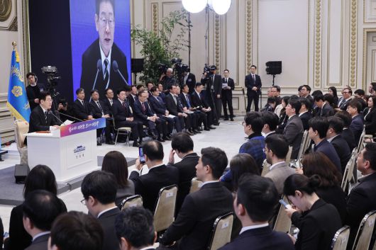 이재명 대통령이 21일 청와대 영빈관에서 열린 2026 신년기자회견에서 발언하고 있다. 청와대사진기자단