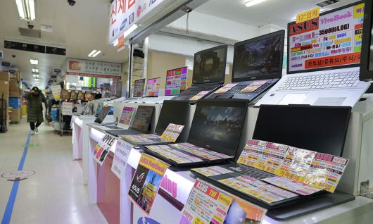 서울 용산구 선인상가의 한 PC 매장 모습. 연합뉴스