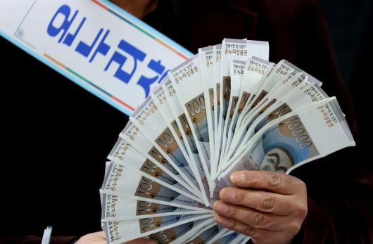 디지털 온누리 앱 회원 수는 사업 전보다 6배가량 급증하며 골목상권의 디지털 결제 문화를 확산시켰다는 평가를 받는다. 뉴시스 자료사진