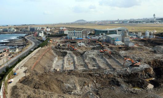 제주도는 총 4386억원을 들여 제주시 도두동에서 제주 하수처리시설 현대화사업을 진행하고 있다. 냄새는 크게 줄이면서 수질을 대폭 개선하고 50m 전망대를 갖춘 친환경 시설로 탈바꿈한다. 제주도 제공