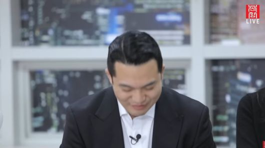 라이브 방송을 통해 사과하는 영철. 유튜브 채널 '촌장엔터테인먼트TV' 영상 캡처