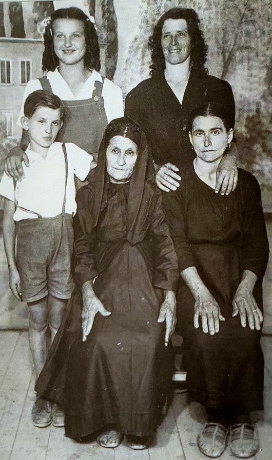 미엔코 마이크 그르기치 어린 시절. 홈페이지