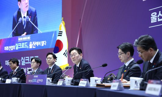 이재명 대통령이 23일 울산전시컨벤션센터에서 열린 '울산의 마음을 듣다‘ 타운홀 미팅에서 발언하고 있다. 뉴스1