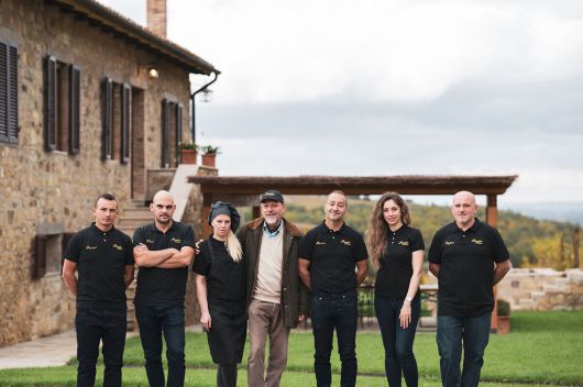 파라디소 직원들. 홈페이지