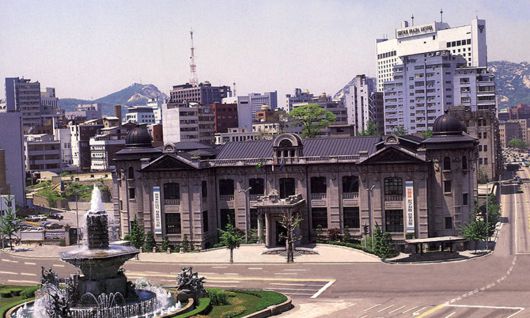 1981년 9월25일 서울 중구 남대문로에서 바라본 한국은행 본관. 이 건물은 1912년에 조선은행 본점으로 준공됐다. 국가유산포털