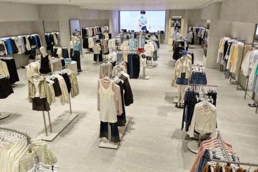 필리핀 마닐라 SM 몰 오브 아시아에 위치한 에잇세컨즈 매장 내부. 에잇세컨즈 제공