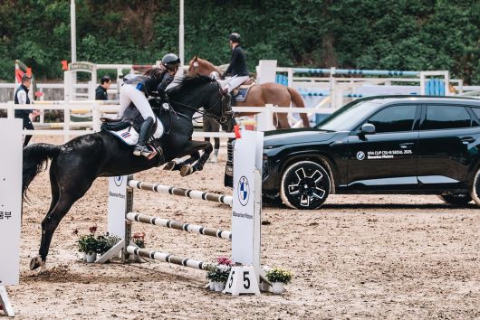 ‘2025 KRA컵 아시아 주니어’ 경기장 내 전시된 M전용 초고성능 SAV BMW XM