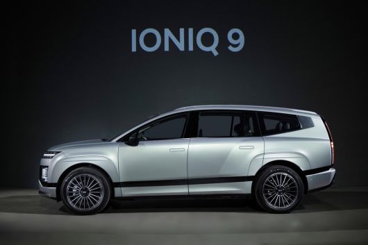 친환경차가 수출과 내수를 쌍끌이하며 국내 자동차 시장을 주도하고 있다. 지난 2월 서울 광진구 그랜드워커힐 서울에서 열린 아이오닉 9 미디어 익스피리언스 행사에서 공개된 현대자동차의 대형 전동화 스포츠실용차(SUV) 아이오닉 9. 현대차 제공
