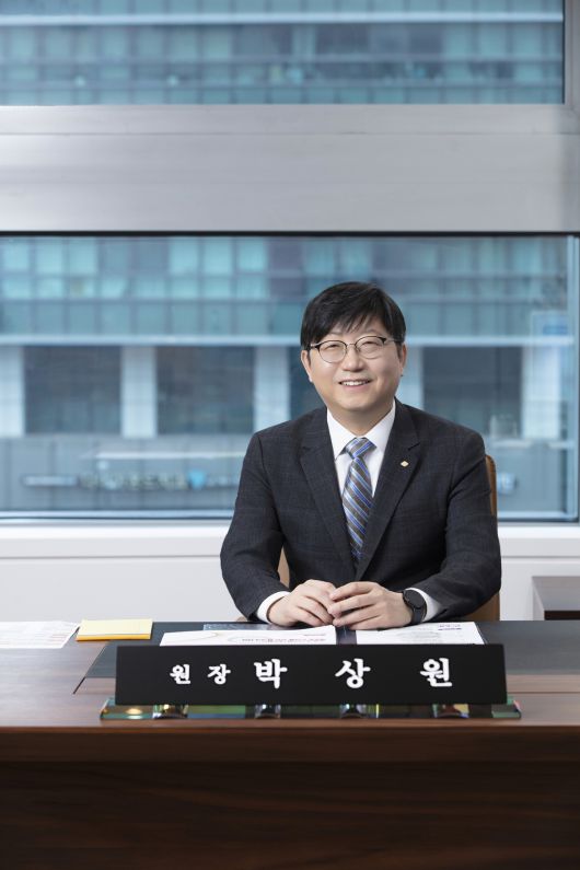 박상원 금융보안원장이 용인 수지구 금융보안원 본원에서 포즈를 취하고 있다. 금융보안원 제공