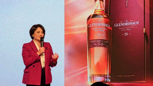 레이첼 배리 블렌드 마스터가 더 글렌드로낙 21년의 풍미를 소개하고 있다. 사진=정희원 기자