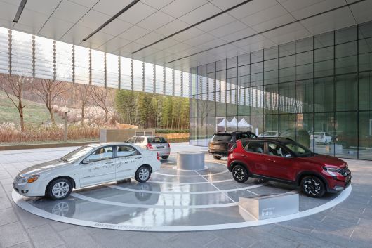 80주년 기념 전시 '움직임의 유산' 이미지. 기아 제공