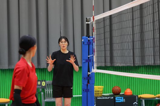 정대영 제천여중 코치가 아이들을 코칭하고 있다. 사진=본인 제공