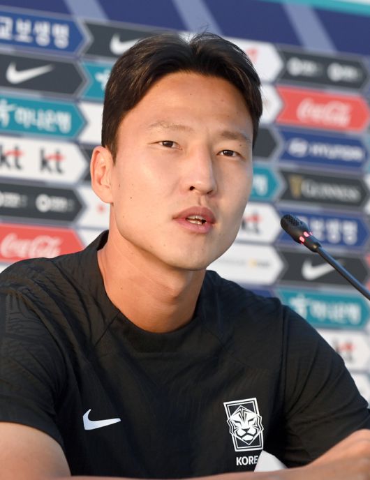 한국축구대표팀 권경원이 21일 카타르 도하 알 에글라 트레이닝센터에서 열린 훈련에 앞서 기자회견을 하고 있다. 도하(카타르)=김두홍 기자 kimdh@sportsworldi.com 2022.11.21.