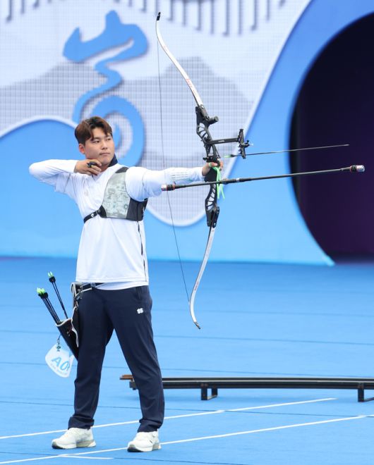 이우석이 과녁을 정조준하고 있다. 사진=뉴시스