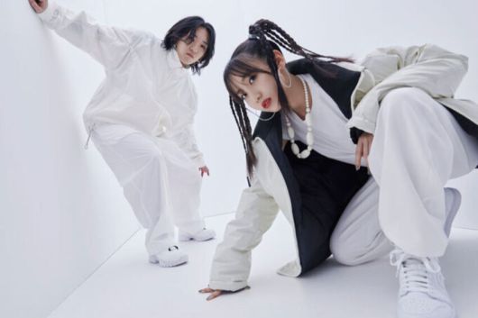 요아소비 멤버 아야세(왼쪽)와 이쿠라.