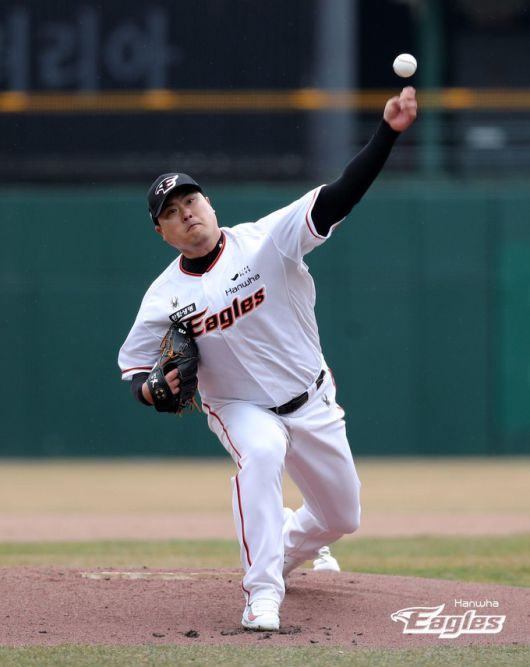 류현진이 역투하고 있다. 한화이글스 제공