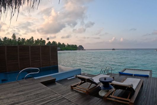오버워터빌라에서 바라본 몰디브 바다. 해먹 위에서 휴식을 취해본다. 사진=정희원 기자