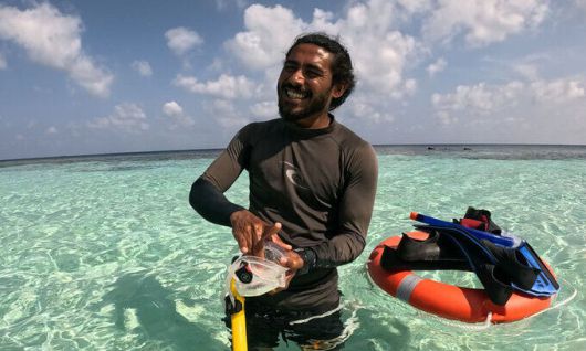 스노클링 전 가이드로부터 안전교육을 받고 있다. 사진=정희원 기자