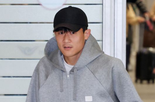 김민재가 인천국제공항으로 입국하고 있다. 뉴시스