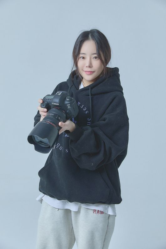 배우 문새암이 스튜디오 더누크와 함께 포토그래퍼에 도전한다.