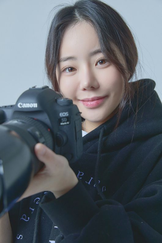 배우 문새암이 스튜디오 더누크와 함께 포토그래퍼에 도전한다.