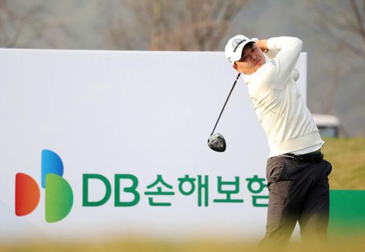 지난해 강원 춘천 라비에벨CC 올드코스에서 열린 제19회 DB손해보험 프로미 오픈 2라운드 11번홀에서 김준성이 티샷을 하고 있다. 사진=KPGA 제공