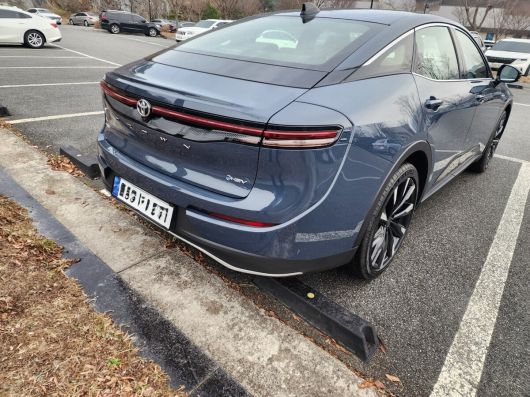 크라운 2.4ℓ 듀얼부스트 후면부 한준호 기자