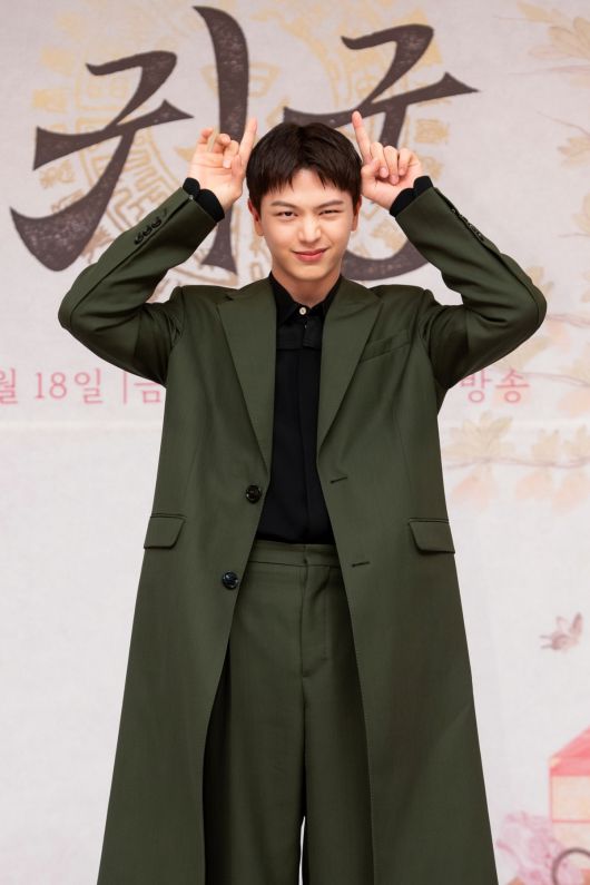 17일 오후 SBS 새 금토드라마 '귀궁' 제작발표회에 참석한 배우 육성재. SBS 제공.
