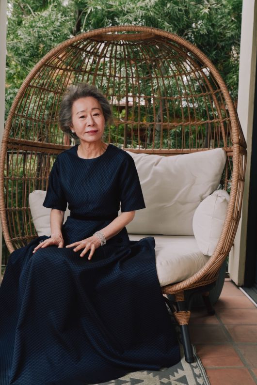 사진 설명= 배우 윤여정이 첫째 아들의 동성혼을 커밍아웃하며 화제를 모은 가운데, 그룹 저스트비 배인도 공연 중 자신의 성 정체성을 고백했다.