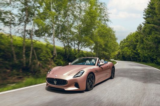 마세라티 그란카브리오 폴고레(GranCabrio Folgore).