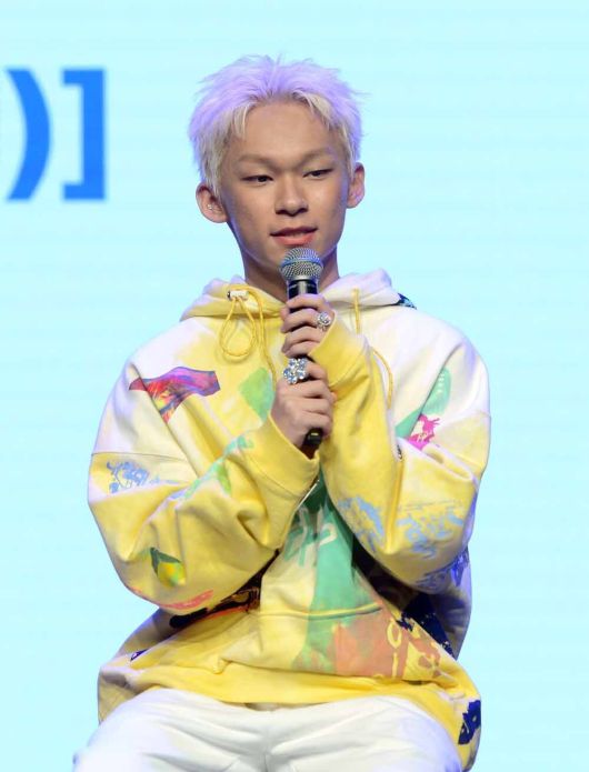 힙합 그룹 식구(SIKKOO) 구민재가 29일 서울 강남구 일지아트홀에서 열린 새 EP '간 (間)' 발매기념 쇼케이스에 참석하고 있다. 김두홍 기자.