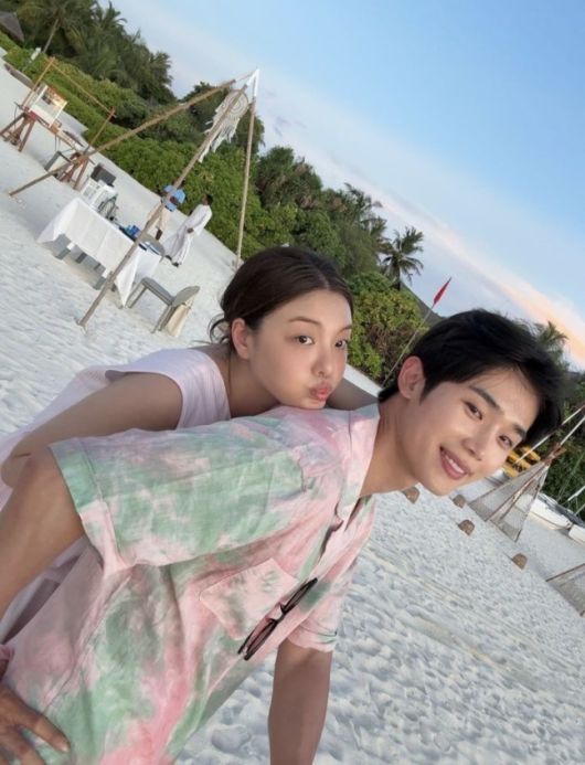 가수 에일리가 남편인 사업가 최시훈과의 신혼여행 사진을 공개했다. 사진 = 에일리 SNS 계정