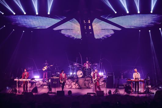 밴드 엑스디너리 히어로즈가 5일 서울 송파구 올림픽공원 올림픽홀에서 새 월드투어 '뷰티풀 마인드'의 첫 도시인 서울 공연을 열었다. JYP엔터테인먼트 제공.