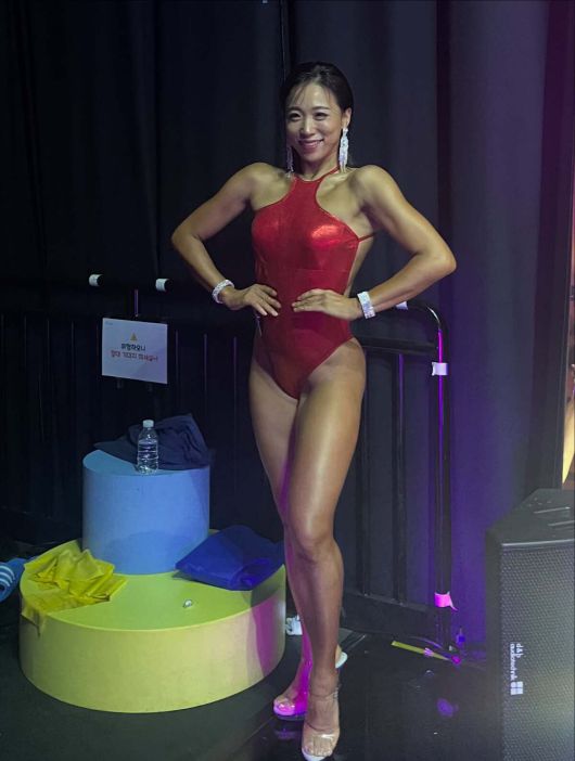 배우 이미도가 탄탄한 몸매로 시청자들의 이목을 끌고 있다.  사진 제공 = 이미도 SNS 계정