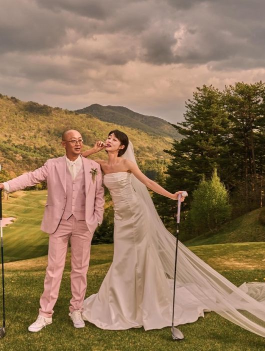 배우 최여진이 웨딩 화보를 공개했다.  사진 제공 =  최여진 SNS 계정