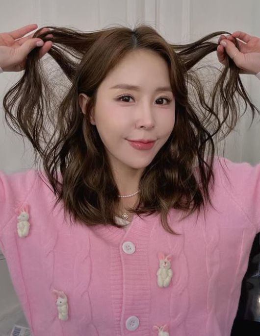 신지가 눈 성형 사실을 고백했다. 사진=신지 SNS