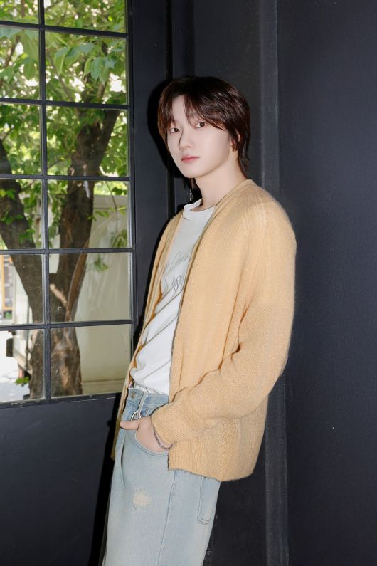 그룹 보이넥스트도어의 성호가 13일 새 앨범 '노 장르' 발매를 기념해 인터뷰를 진행했다. KOZ 제공.