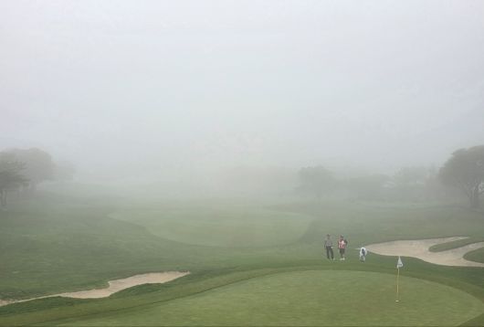 제주 서귀포 핀크스 골프클럽이 안개로 뒤덮여 있다. 사진=KPGA 제공