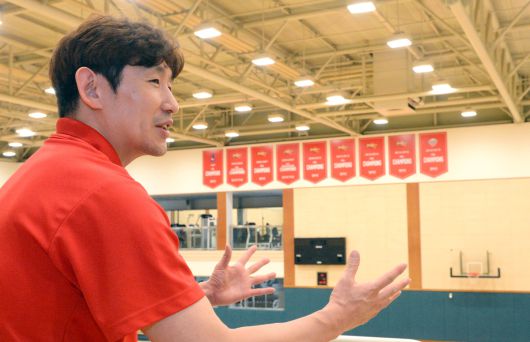 사진=김두홍 기자 kimdh@sportsworldi.com / 양동근 현대모비스 신임 감독이 용인체육관에서 세계비즈앤스포츠월드를 만나 이야기를 나누고 있다.