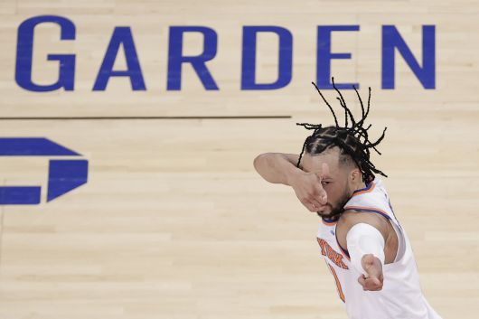 뉴욕 닉스의 제일런 브런슨이 득점을 올리고 세리머니하고 있다. 사진=AP/뉴시스