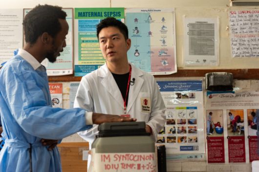 29일 승리기원 시구에 나설 세이브더칠드런 홍보대사이자 응급의학과 전문의 남궁인 씨. 사진=LG트윈스 제공