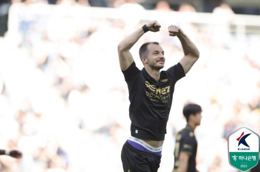 25일 전남 드래곤즈전에서 득점 후 세리머니를 하는 무고사. 사진=한국프로축구연맹 제공