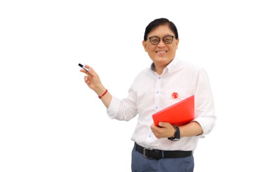 28일 승리기원 시타에 나설 세이브더칠드런 정태영 총장. 사진=LG트윈스 제공