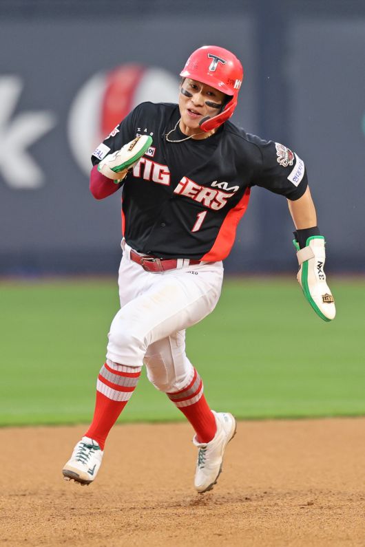 KIA 박찬호가 베이스러닝을 펼치고 있다. 사진=KIA타이거즈 제공