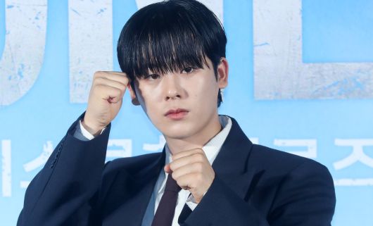 배우 이정하가 28일 오전 서울 광진구 롯데시네마 건대입구에서 열린 드라마 'ONE 하이스쿨히어로즈' 제작발표회에서 포즈를 취하고 있다. 사진=뉴시스