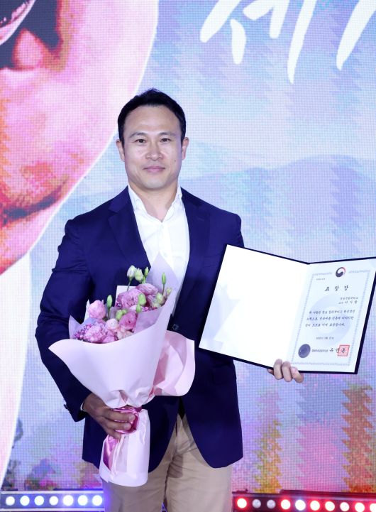 공로부문 수상자 경상국립대학교 이가람 교수. 사진=대한씨름협회 제공