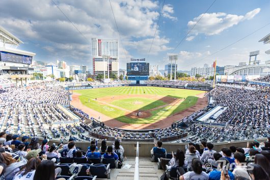 관중으로 들어찬 창원NC파크 전경. 사진=NC다이노스 제공