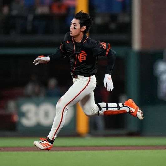 이정후가 안타를 때려내고 베이스러닝을 펼치고 있다. 사진=샌프란시스코 자이언츠 공식 SNS